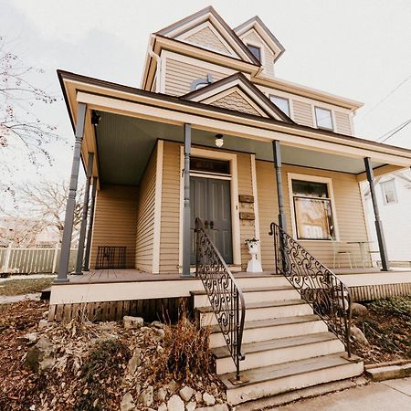 Retro Gem Box Victorian Steps From Irvine Park Apartment Saint Paul Exterior photo