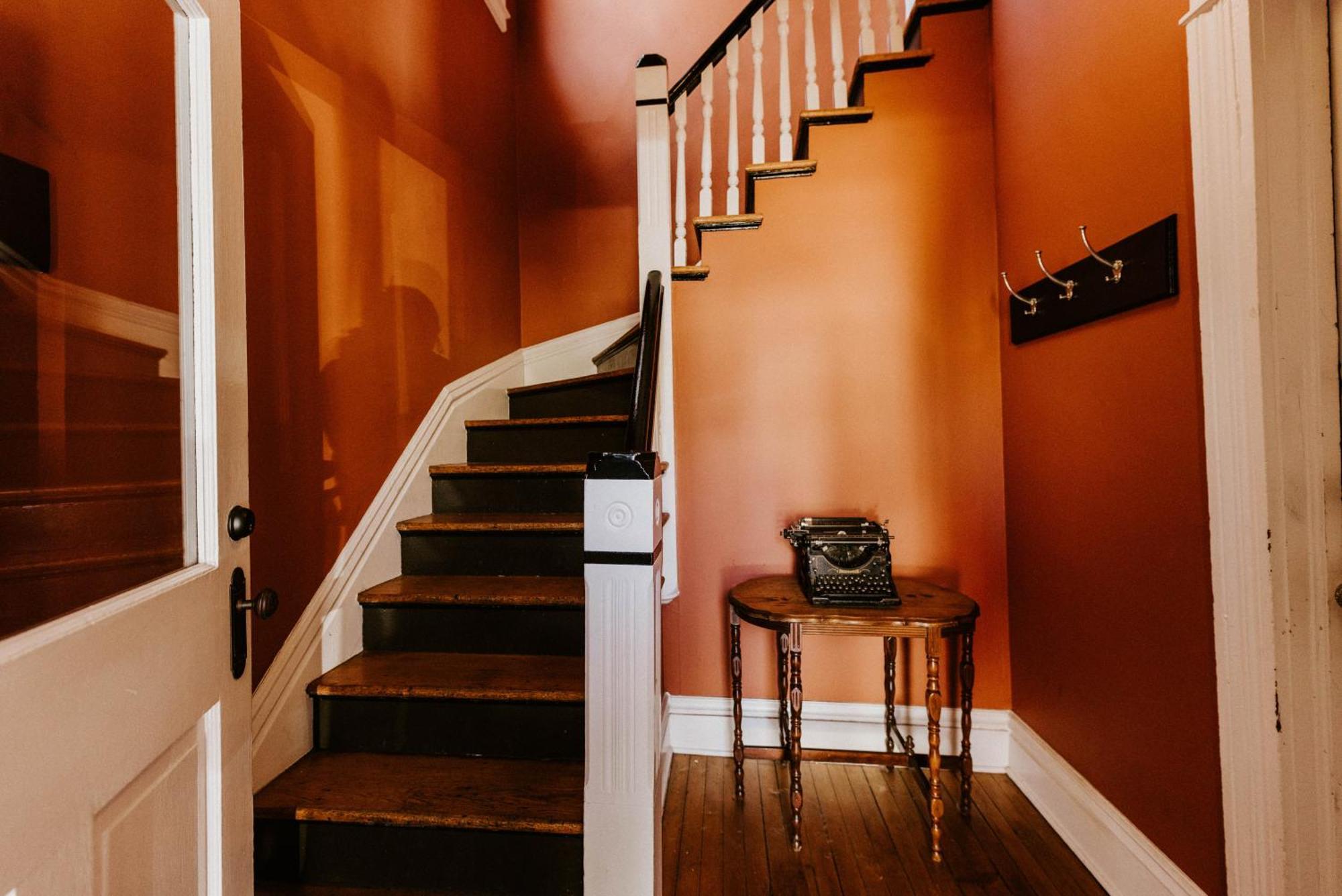 Retro Gem Box Victorian Steps From Irvine Park Apartment Saint Paul Exterior photo